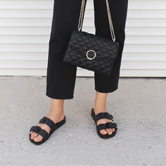 Modele klapków w stylu Birkenstock – buty na korkowej podeszwie dla fashionistek i minimalistek - zdjęcie produktu