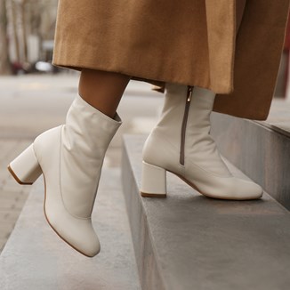 Modne buty damskie na deszcz – jakie wodoodporne modele przetrwają ulewę i będą wyglądać stylowo? - zdjęcie produktu