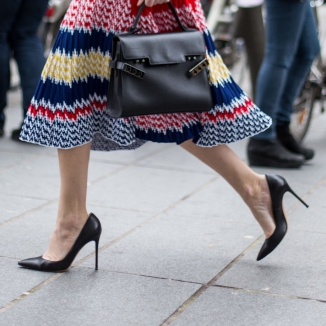 Modne szpilki 2017 - jak je nosić?