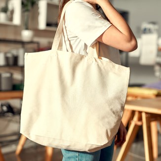 Modne torby shopper materiałowe – jakie modele są teraz na topie? Sprawdź!