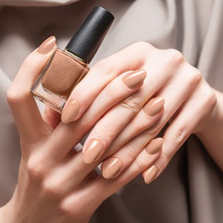 Modny manicure na jesień 2022. 6 trendów w stylizacji paznokci, które warto wypróbować w tym sezonie - zdjęcie produktu