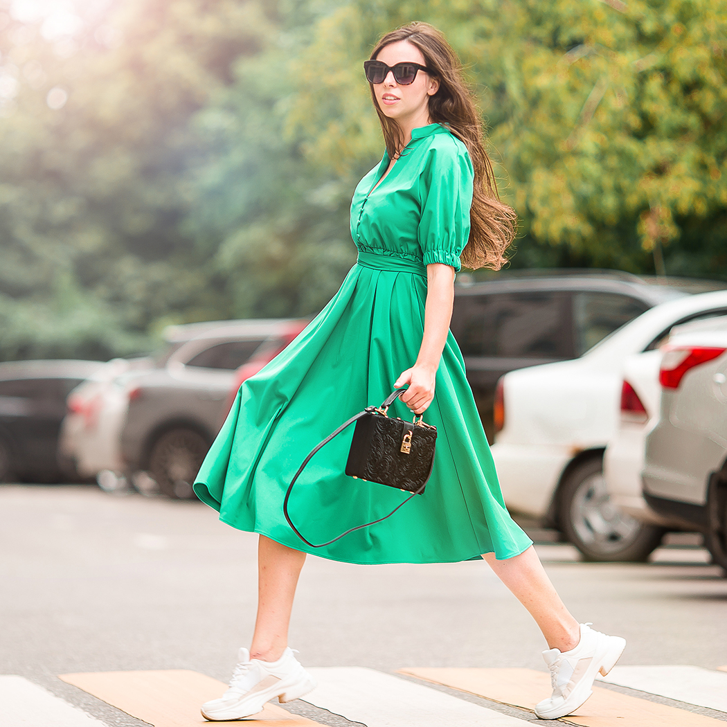 Najładniejsze sukienki na wiosnę i lato 2021. Jakie będą teraz najmodniejsze? [7 topowych modeli]
