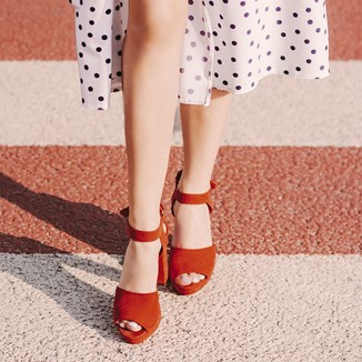 Najmodniejsze buty damskie na wiosnę i lato 2021. Zobacz, jakie modele obuwia rządzą w tym sezonie! - zdjęcie produktu