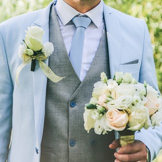 Najmodniejsze garnitury ślubne. Wiemy, jakie kolory i fasony nosi pan młody w 2022 roku! - zdjęcie produktu