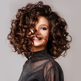 Najmodniejszy makijaż na karnawał 2022. Sprawdź, jaki make-up jest teraz trendy! - zdjęcie produktu