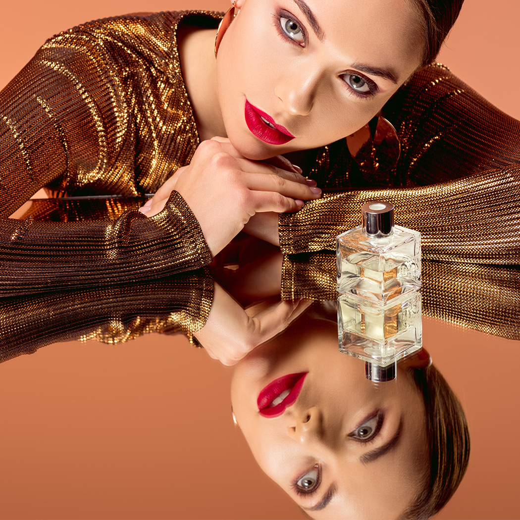 Najpiękniejsze perfumy damskie [RANKING]. Poznaj najczęściej kupowane i trwałe zapachy dla kobiet