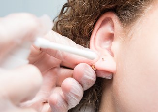 Nazwy kolczyków w uchu – musisz je znać, jeśli marzysz o piercingu 