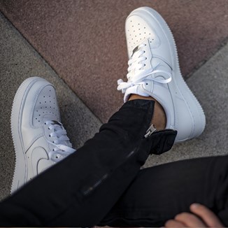 Nike Air Force 1 - z czym zestawić te modne buty sportowe? Zobacz stylizacje - zdjęcie produktu