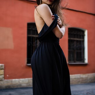 Nowa odsłona czarnej sukienki. Sprawdź te triki! - zdjęcie produktu