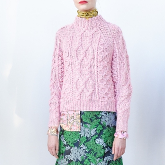 Pastelowe kolory w jesiennych stylizacjach