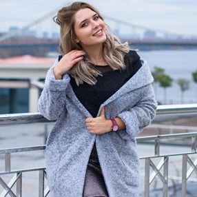 Płaszcze plus size na jesień i zimę 2021/2022. Zobacz najmodniejsze fasony w dużych rozmiarach!