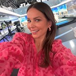 Pokazały się w identycznych sukienkach. Znamy opinie internautów