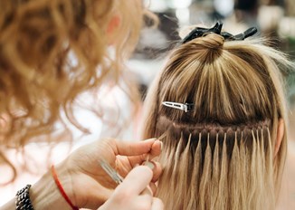 Przedłużanie włosów – cena, metody, efekty. Wszystko, co musisz wiedzieć o przedłużaniu włosów