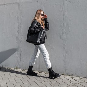 Sklep Born2be wyprzedaje ciepłe traperki za niecałe 100 zł. To hit polskich celebrytek