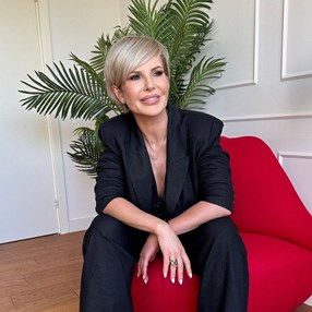 Skompletuj stylizację Racewicz na wyprzedażach. Wiemy, gdzie kupić najtaniej beżowe traperki i płaszcze w kratę