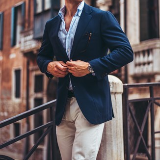 Spodnie chinosy męskie – jak nosić je na różne okazje? Sprawdź porady stylisty i gotowe stylizacje! - zdjęcie produktu