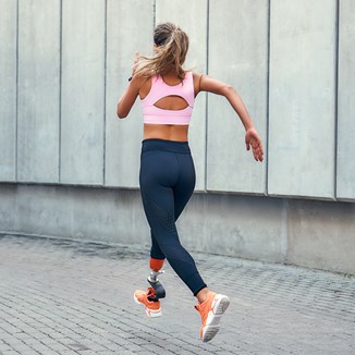 Strój do biegania damski – komfort i bezpieczeństwo w stylowym wydaniu. Sprawdź, jak go skomponować