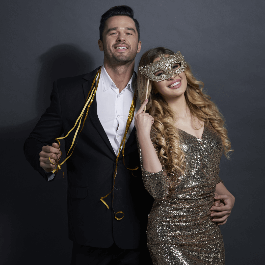 Strój na bal karnawałowy. Jak się ubrać na karnawał? [Pomysły na modne stylizacje i przebrania]