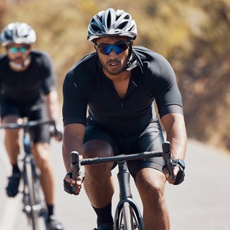 Strój na rower męski – jak go skompletować? Pomagamy wybrać najlepszą odzież kolarską - zdjęcie produktu