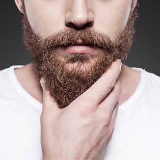 Stylizacja brody w domu. Jak strzyc, stylizować i pielęgnować brodę niczym barber? [Poradnik]