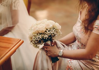 Stylizacje na wesele – jak się ubrać na takie przyjęcie? Poznaj najważniejsze zasady weselnego dress code'u