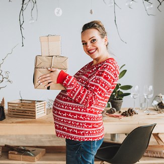 Stylizacje świąteczne dla przyszłych mam – jakie ubrania ciążowe włożyć na święta?