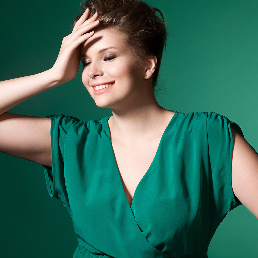 Stylizacje sylwestrowe dla puszystych – jak się ubrać na sylwestra w rozmiarze plus size? [PORADNIK]