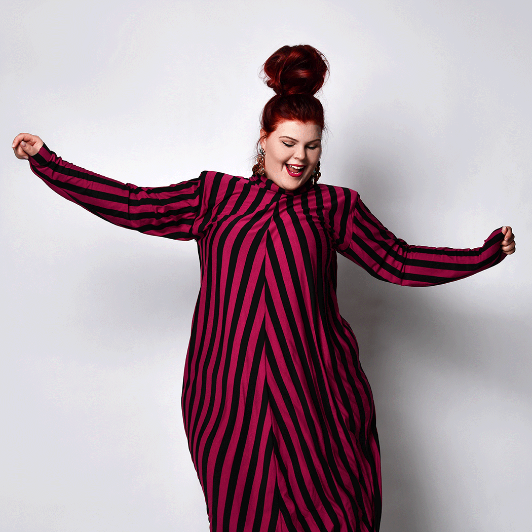 Sukienki dla figury typu jabłko. Wiemy, jakie fasony są najlepsze [PORADY STYLISTKI]