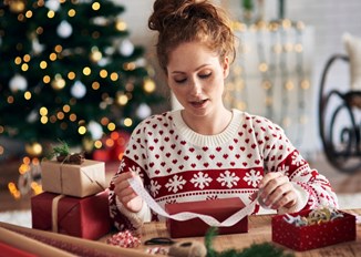 Swetry świąteczne dla całej rodziny – przegląd najpiękniejszych modeli na Boże Narodzenie 
