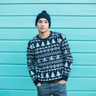 Swetry świąteczne męskie 2021 – modele, dzięki którym poczujcie świąteczny klimat!