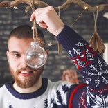 Świąteczne stylizacje dla mężczyzn – co ubrać na Wigilię 2021?