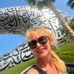 Szorty safari wracają. Strzał w dziesiątkę dla 50-latek