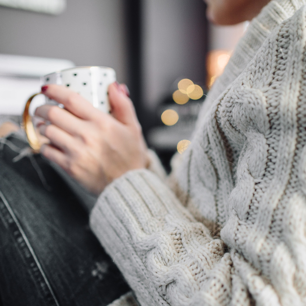 Tak noszą je gwiazdy - ciepłe swetry na jesień!