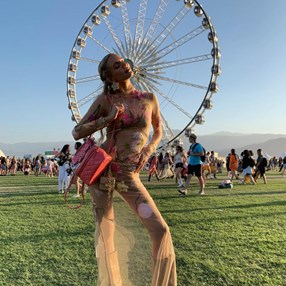 Te stylizacje influencerek z Coachelli 2023 mogą cię zaskoczyć. Łączy je jedno