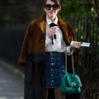 Trapezowa spódniczka mini - musisz ją mieć!