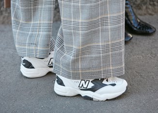 Z czym nosić buty sportowe New Balance? Przygotowałam dla ciebie gotową ściągę ze wskazówkami  