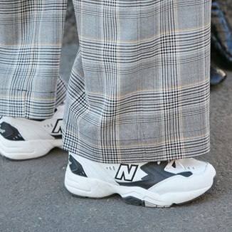 Z czym nosić buty sportowe New Balance? Przygotowałam dla ciebie gotową ściągę ze wskazówkami  