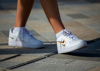 Z czym nosić Nike Air Force 1 wiosną 2024? Te trzy pomysły zrobią z ciebie gwiazdę 