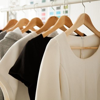 Z jakich materiałów kupować ubrania? Dobre jakościowo i bezpieczne dla środowiska tkaniny - zdjęcie produktu