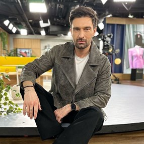 Zapomnij o męskim garniturze. Te komplety to ideał do pracy dla facetów