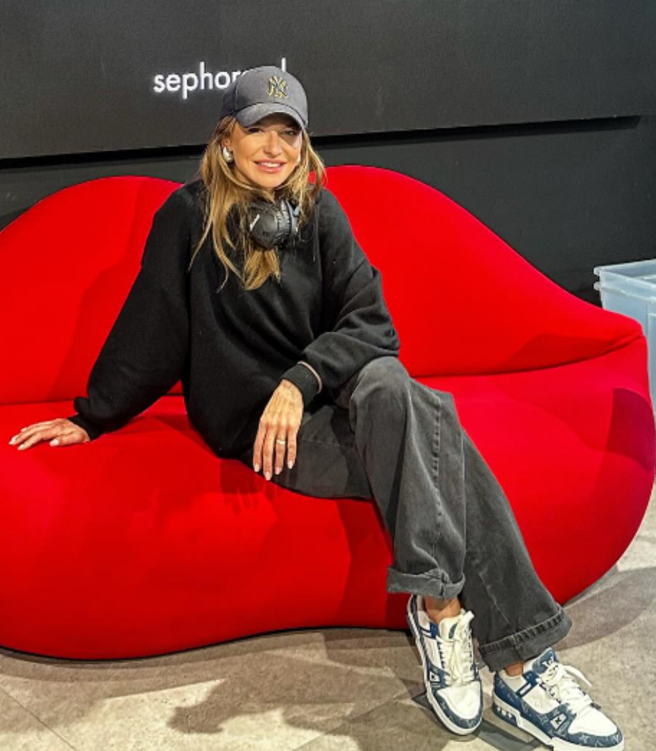 Anna Lewandowska w streetwearowej stylizacji