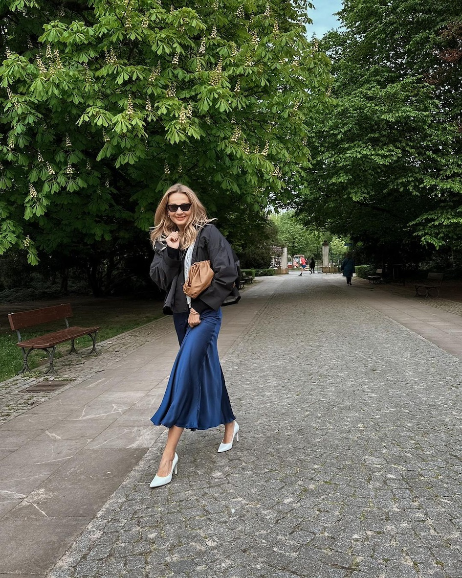 Małgorzata Socha stawia na długą spódnicę satynową