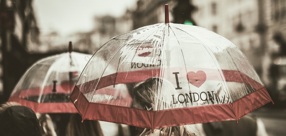 Przezroczysta parasolka z napisem LONDON