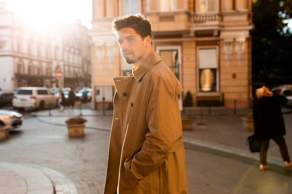 Trendy w modzie męskiej jesień-zima 2021/2022 - trencz