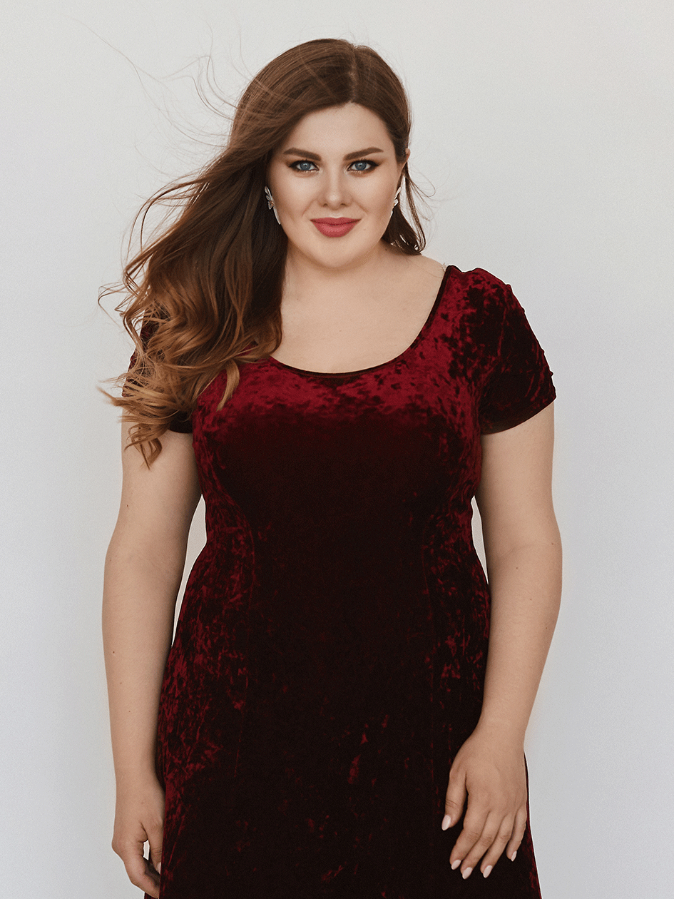 Sukienka dla kobiety o figurza jablka plus size