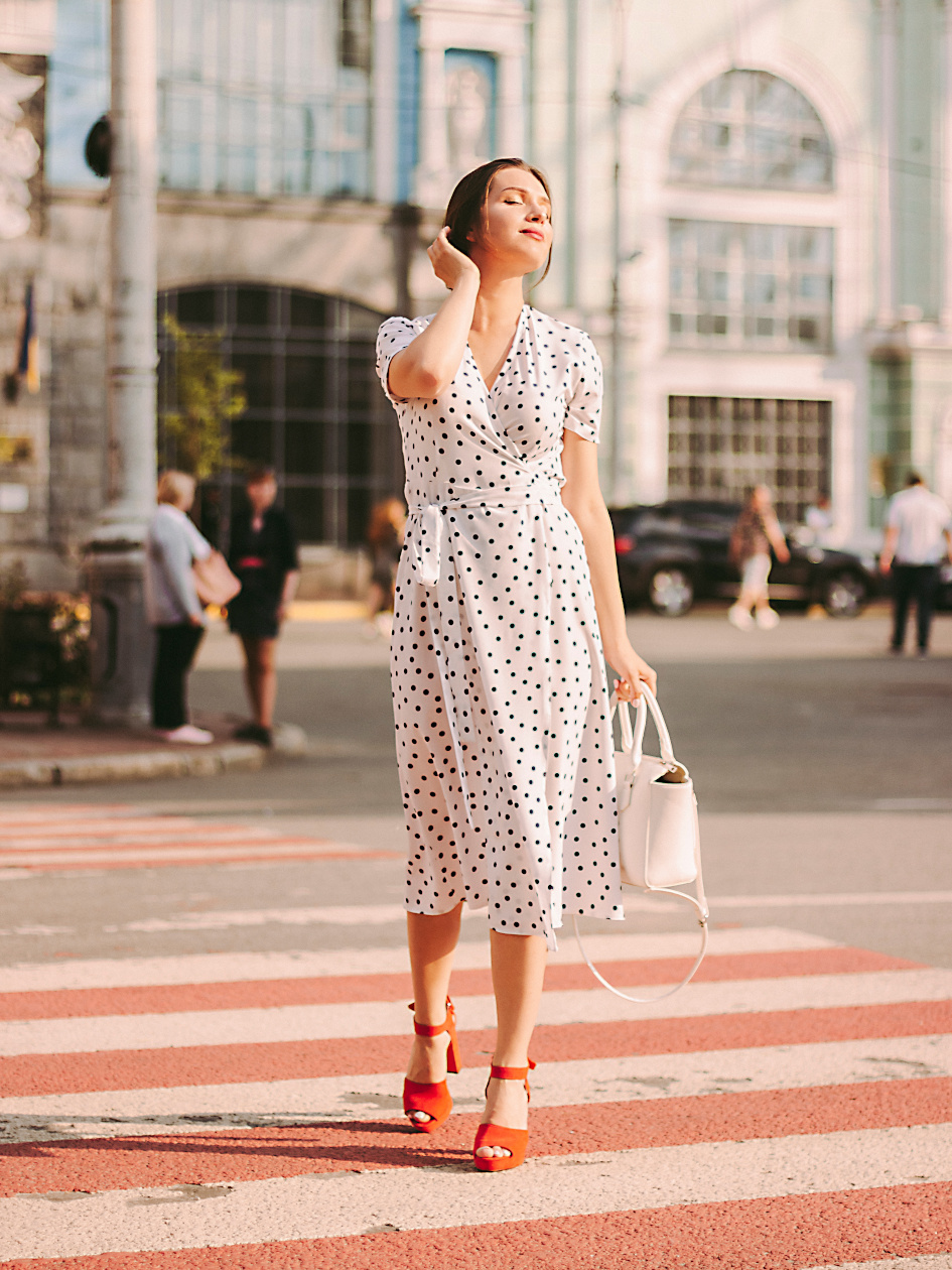 Sukienka pin-up na lato w stylizacji retro