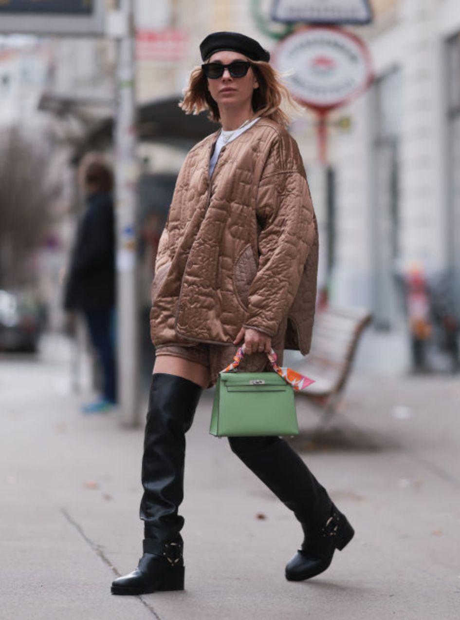 Dziewczyna w pikowanej kurtce