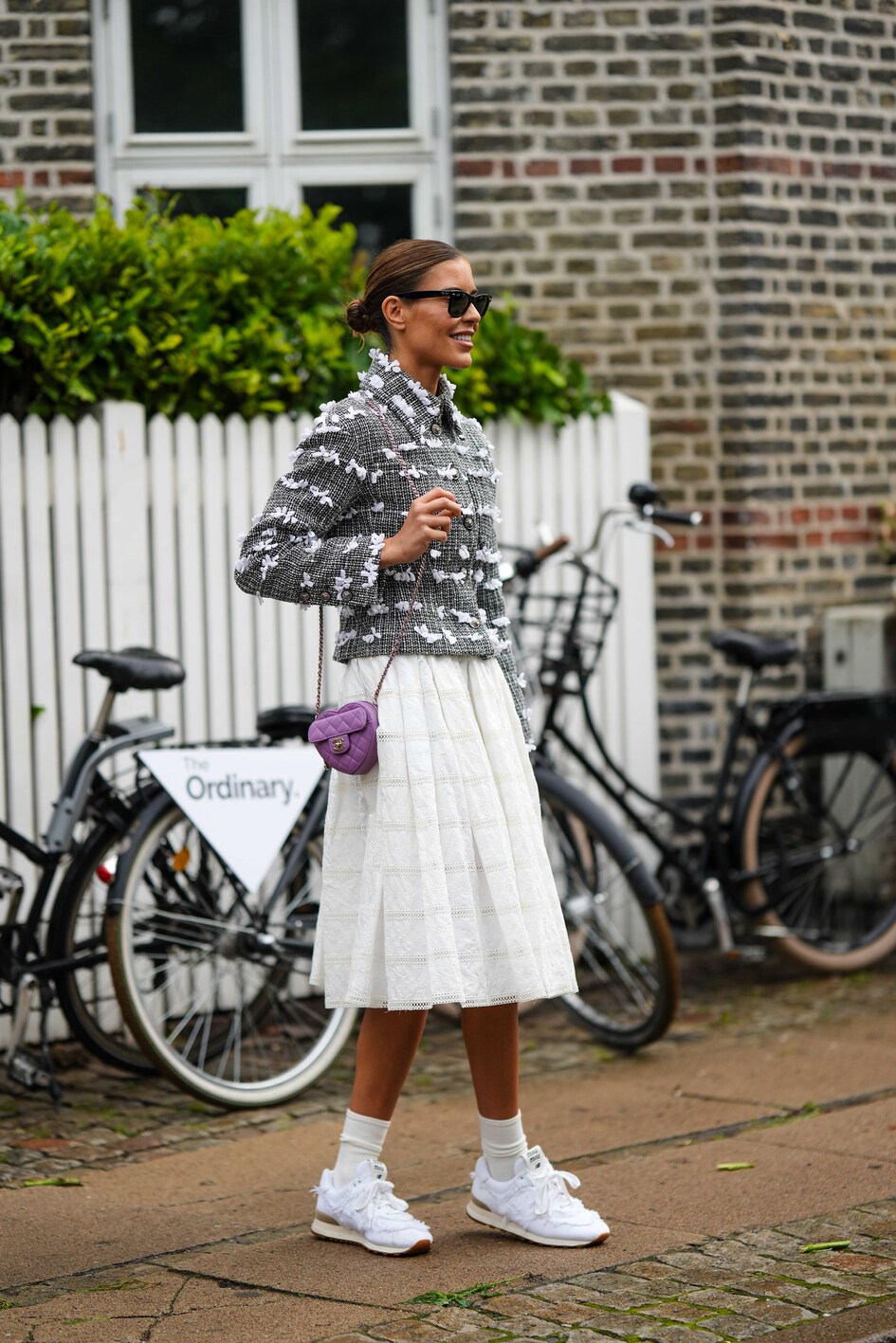 Modne buty damskie sportowe na wiosnę 2024 to nie tylko białe sneakersy